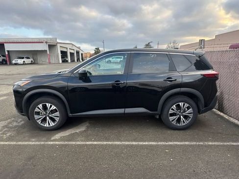 Used 2023 Nissan Rogue SV image 7