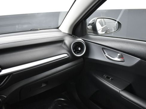 Certified 2022 Kia Forte LXS image 17