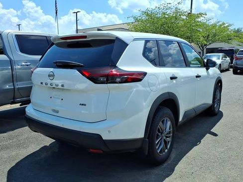 Used 2024 Nissan Rogue S AWD/4WD image 7