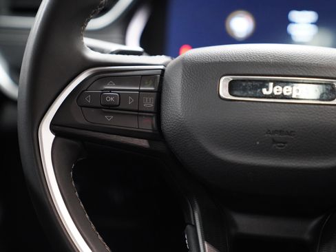 Used 2023 Jeep Grand Cherokee Laredo X image 20