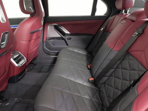 Used 2024 BMW 740i xDrive image 38