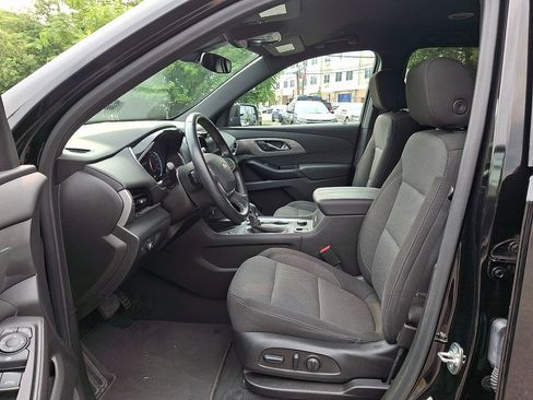 Used 2023 Chevrolet Traverse LT AWD/4WD image 14