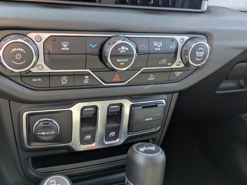 Used 2025 Jeep Wrangler Sport AWD/4WD image 13