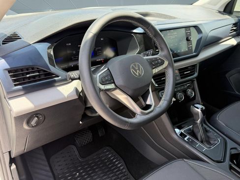 Certified 2023 Volkswagen Taos SE w/ Panoramic Sunroof Package FWD image 4