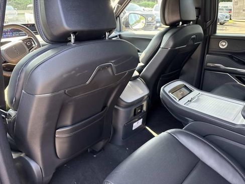 New 2027 Lincoln Navigator Reserve w/ Jet Appearance Package AWD/4WD image 17