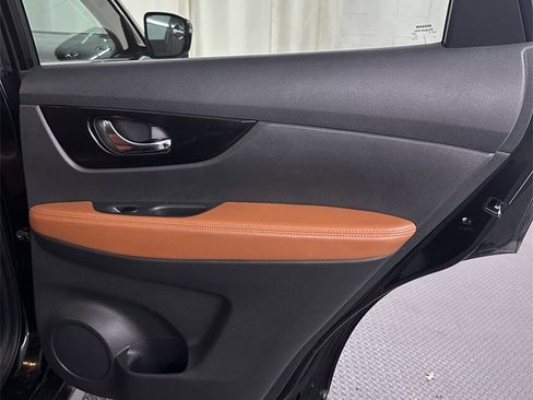 Used 2017 Nissan Rogue SL w/ SL Premium Package image 31