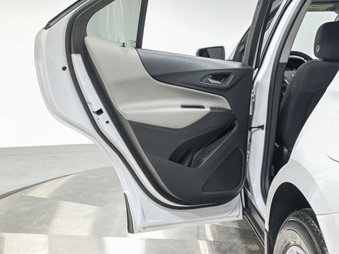 Used 2023 Chevrolet Equinox LS w/ LS Convenience Package image 27