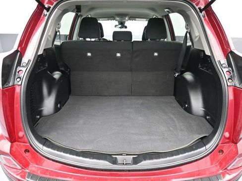 Used 2018 Toyota RAV4 LE image 28