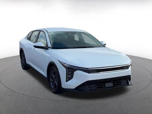 Used 2025 Kia K4 LXS image 3