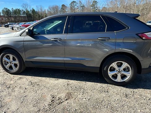 Used 2023 Ford Edge SE image 11