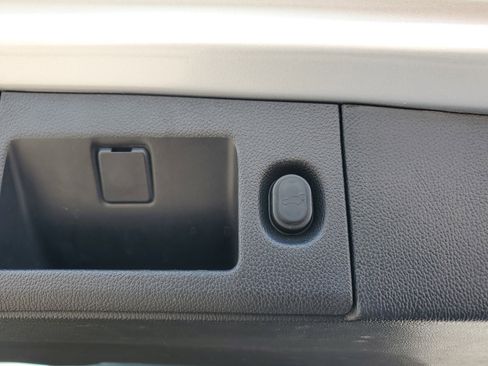 Used 2017 Cadillac Escalade ESV Platinum image 19