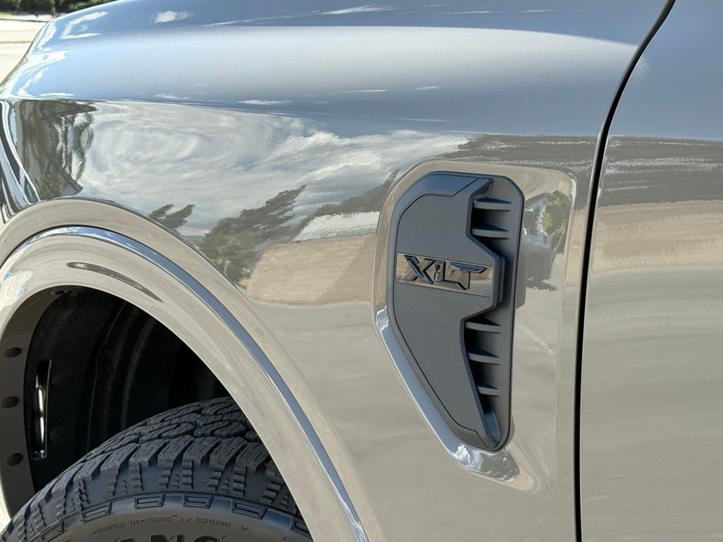 New 2026 Ford Ranger XLT w/ Black Appearance Package RWD image 17