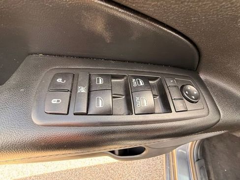 Used 2019 Jeep Grand Cherokee Altitude RWD image 12