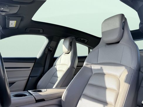 Used 2022 Porsche Taycan image 31