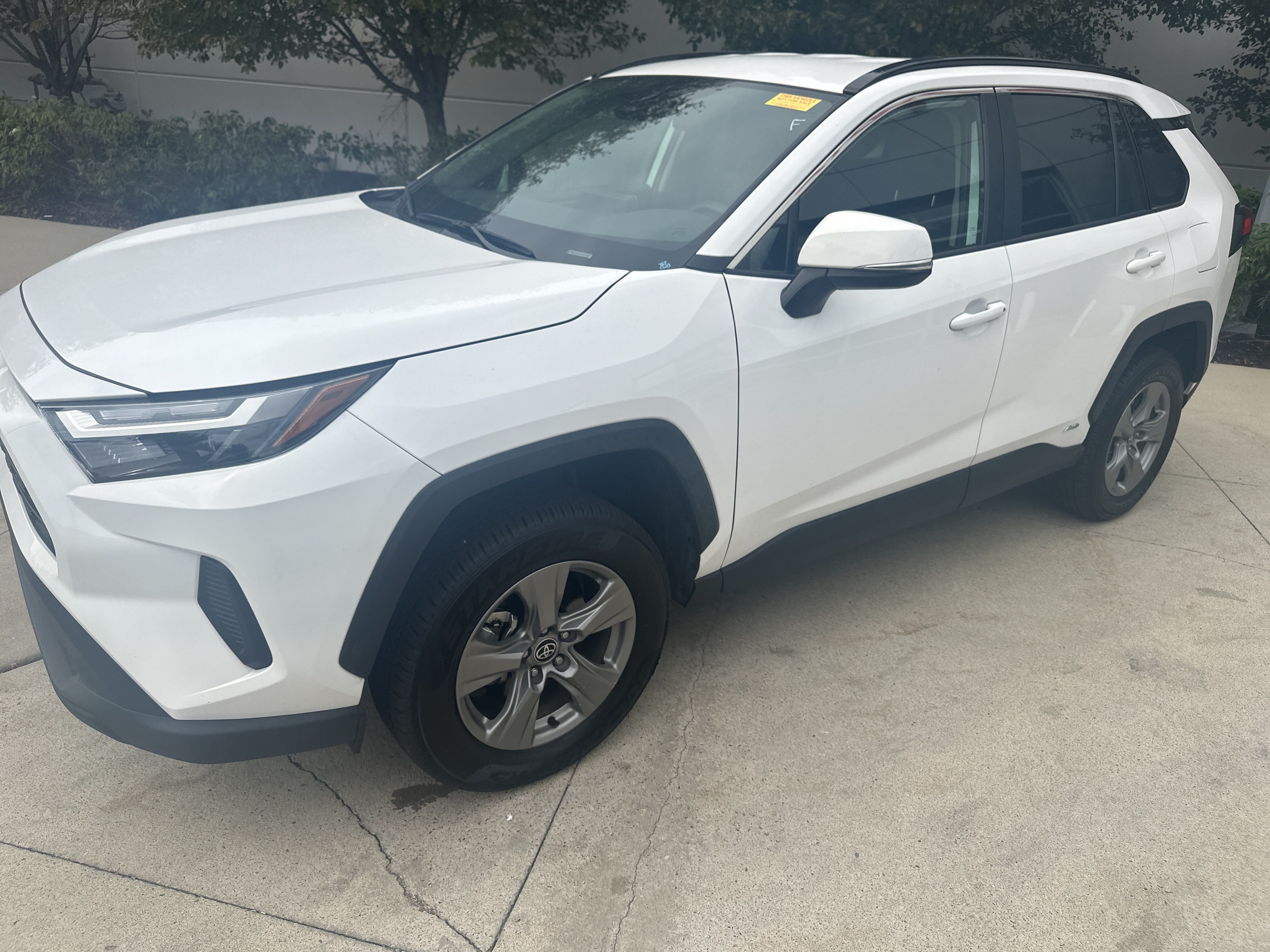 Used 2025 Toyota RAV4 XLE AWD/4WD image 3