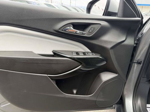 Certified 2025 Chevrolet Trax LT FWD image 16