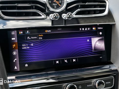 Used 2023 Bentley Bentayga image 29