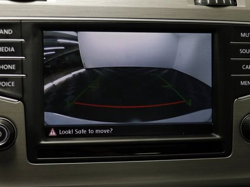 Used 2016 Volkswagen Golf SE image 9