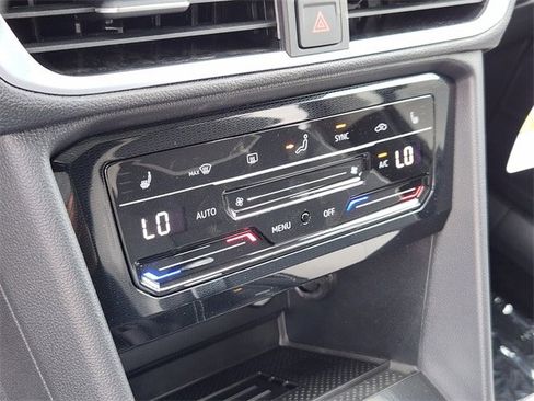 New 2025 Volkswagen Taos SE image 19