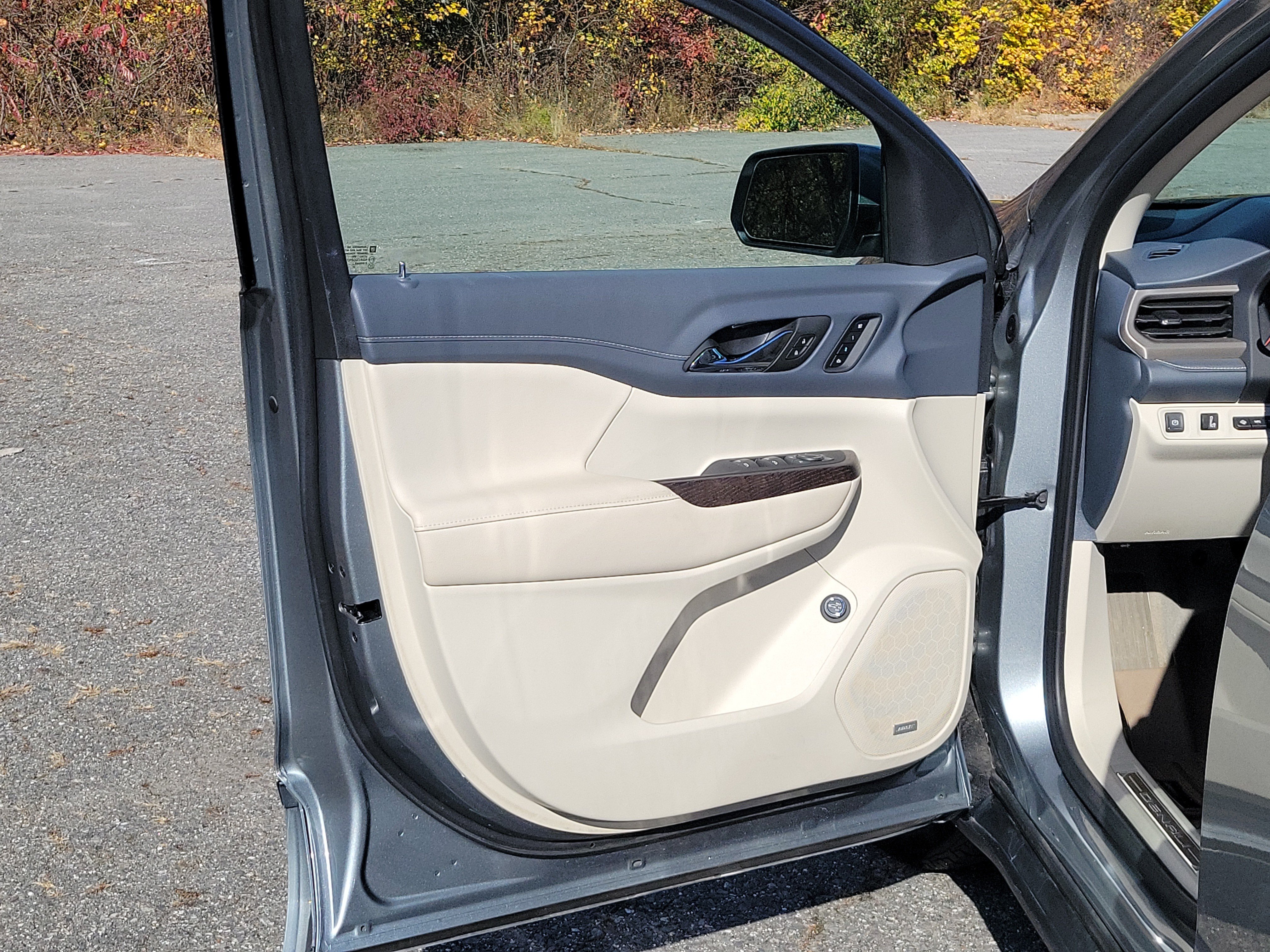 Used 2023 GMC Acadia Denali w/ Denali Technology Package AWD/4WD image 15