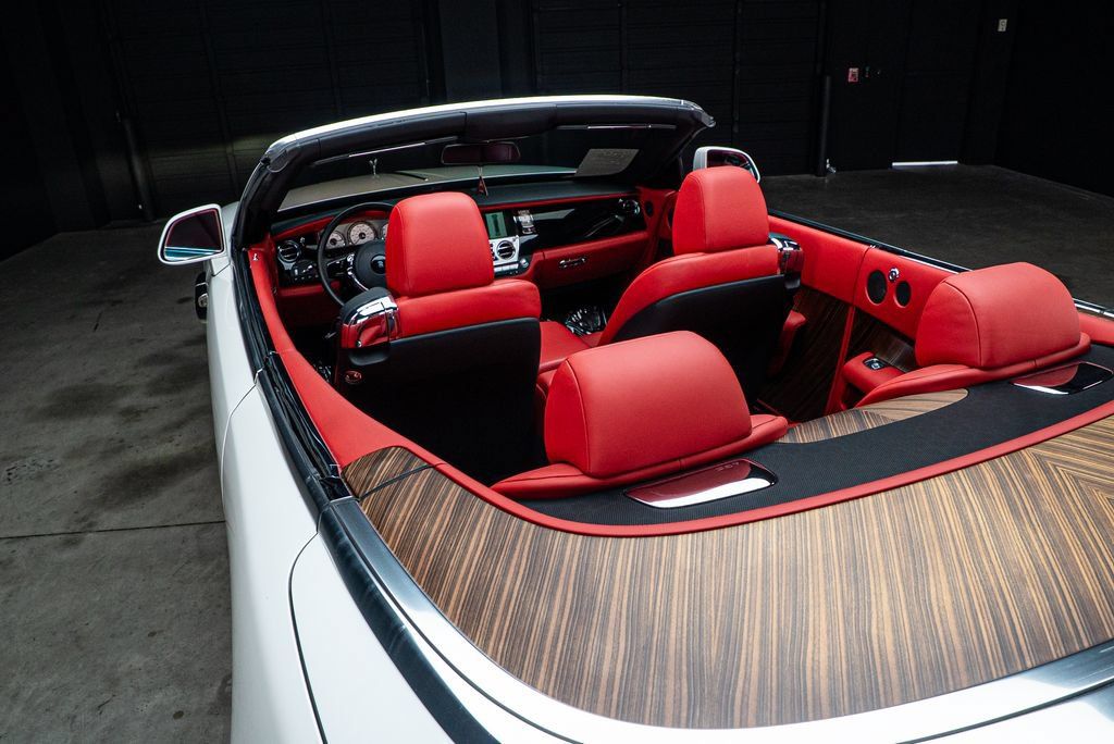 Used 2016 Rolls-Royce Dawn RWD image 25