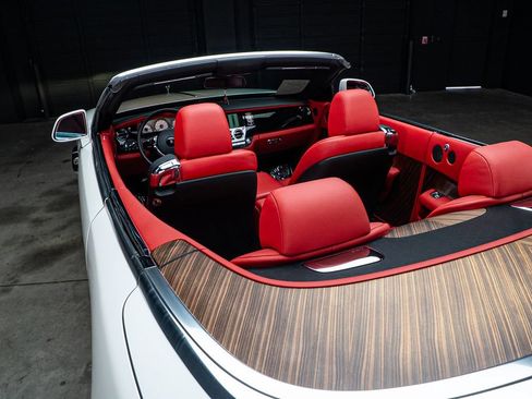Used 2016 Rolls-Royce Dawn RWD image 25
