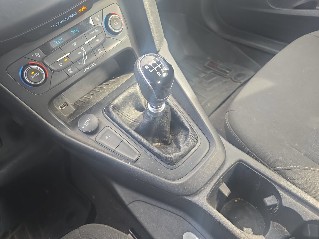 Used 2018 Ford Focus SE FWD image 15