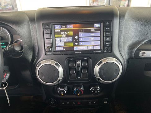 Used 2017 Jeep Wrangler Unlimited Sahara w/ Connectivity Group image 22