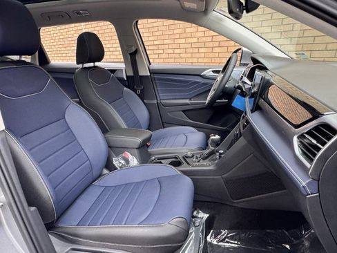 New 2025 Volkswagen Taos SEL image 7