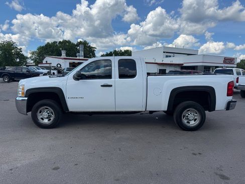 Used 2009 Chevrolet Silverado 2500 W/T AWD/4WD image 2