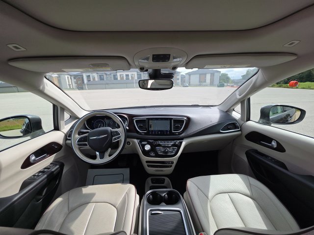 Used 2019 Chrysler Pacifica Limited w/ Advanced Safetytec Group FWD image 28