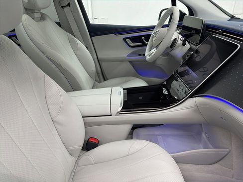 New 2026 Mercedes-Benz EQE 320 4MATIC SUV image 30