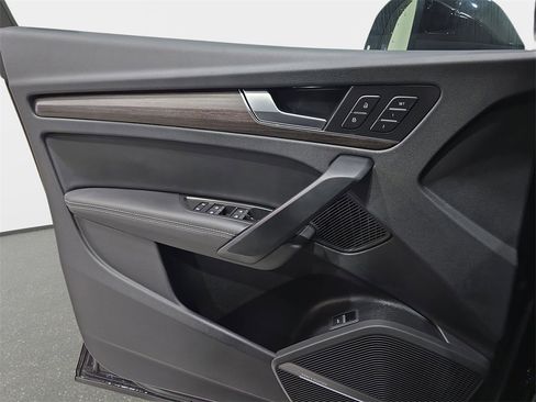 Certified 2025 Audi Q5 2.0T Premium Plus w/ Premium Plus Package image 27