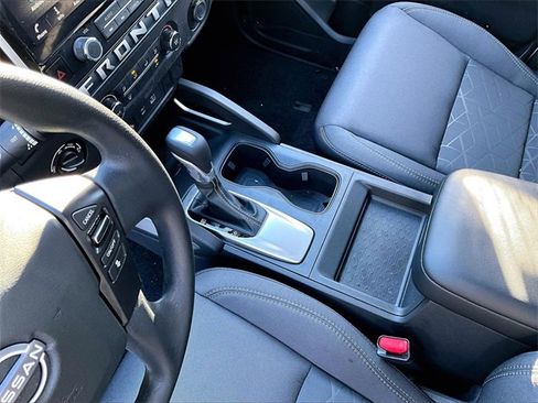 Used 2025 Nissan Frontier SV image 15
