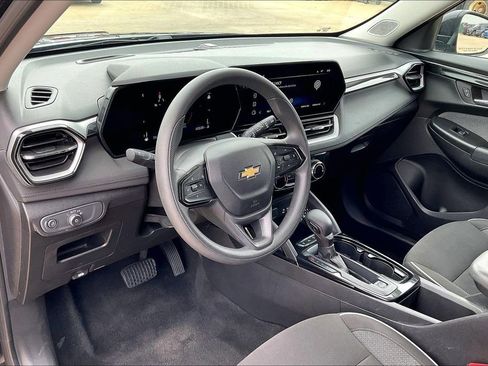 Used 2025 Chevrolet TrailBlazer LT AWD/4WD image 14