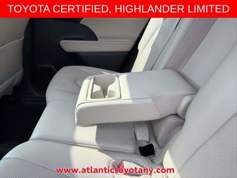 Certified 2024 Toyota Highlander Limited AWD/4WD image 15