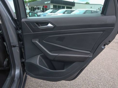 Used 2024 Volkswagen Jetta SE FWD image 16