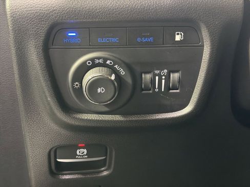 Used 2023 Jeep Grand Cherokee Overland w/ Luxury Tech Group IV image 41