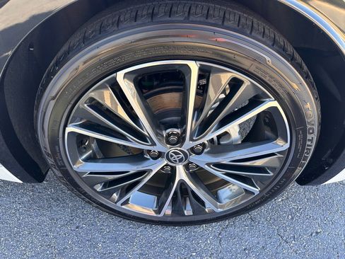 Used 2025 Toyota Prius XLE image 27