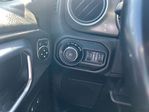 Used 2021 Jeep Wrangler Unlimited Sport image 16