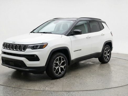 Used 2025 Jeep Compass Limited AWD/4WD image 3