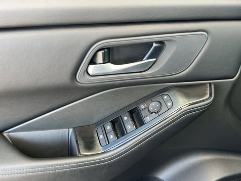 Used 2026 Nissan Rogue SV image 13