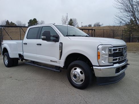 Used 2023 Ford F350 XLT image 2