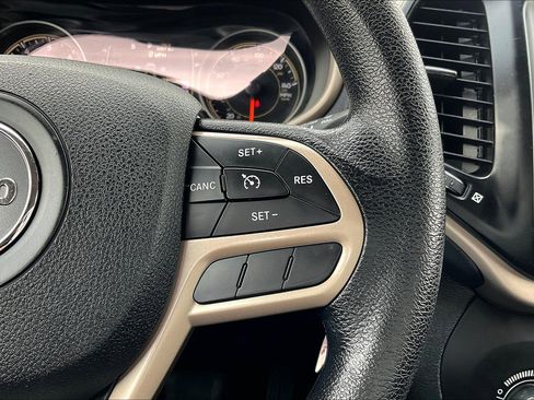 Used 2017 Jeep Cherokee Sport image 23