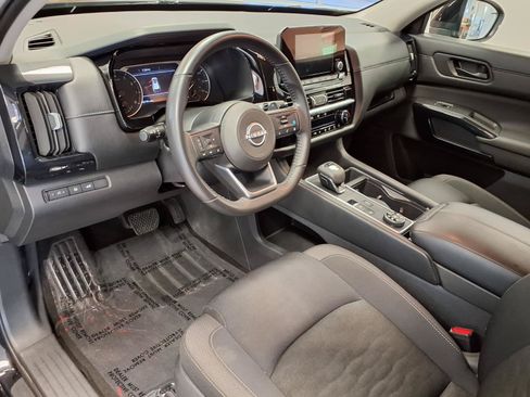 Used 2025 Nissan Pathfinder SV AWD/4WD image 19