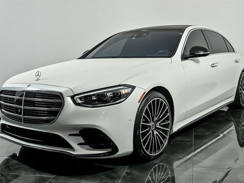 Used 2022 Mercedes-Benz S 580 4MATIC Sedan w/ AMG Line Package image 5