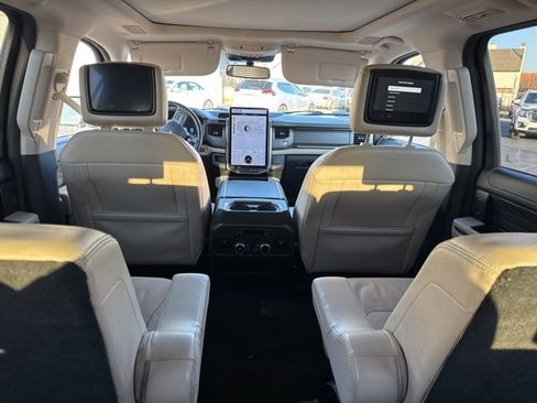 Used 2022 Ford Expedition Platinum image 9