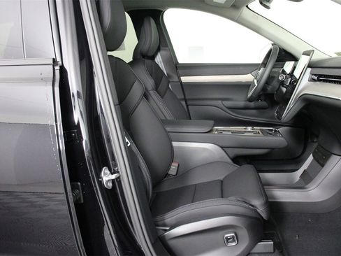 New 2025 Volvo EX90 Plus w/ Protection Package Premier image 10