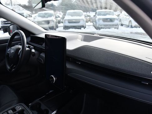 Used 2025 Ford Mustang Mach-E Premium image 15