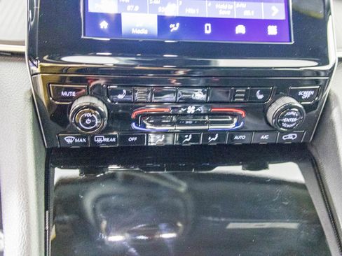 New 2025 Jeep Grand Cherokee L Altitude image 23